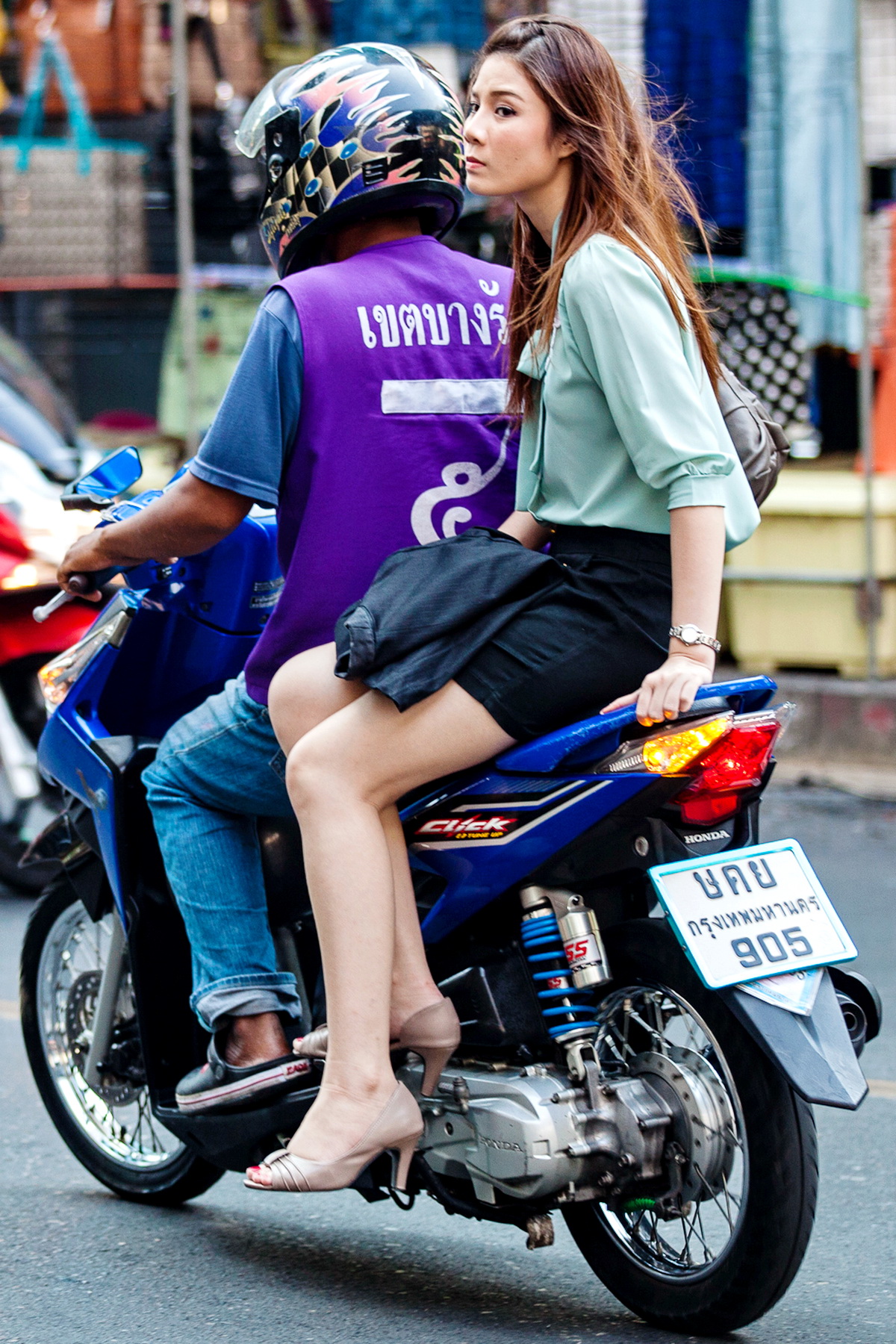 Riding sister. Мототакси. Мототакси Таиланд. Тайланд девушки на мотоциклах. Мототакси Самуи.